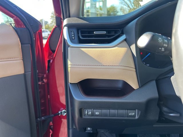 Used 2020 Toyota RAV4 Limited image 28