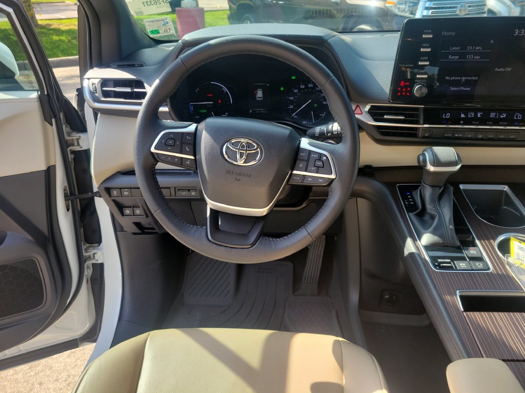 Used 2022 Toyota Sienna XLE FWD image 16
