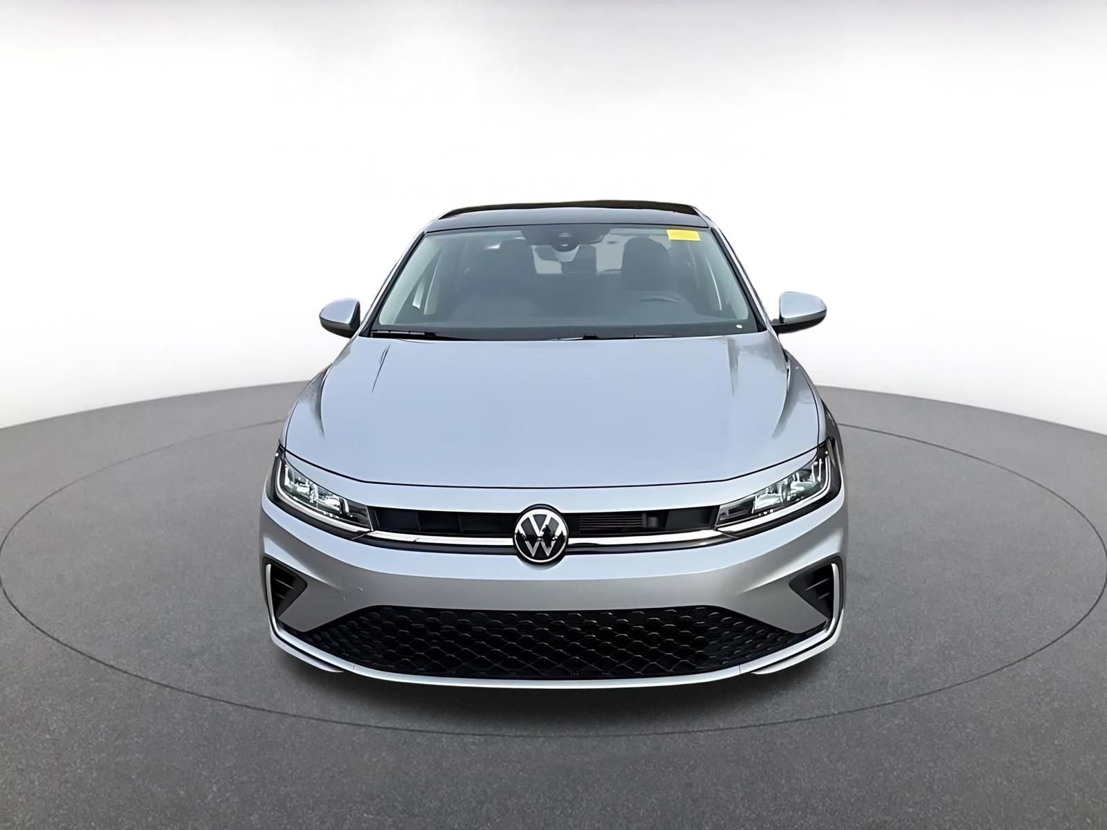 Used 2025 Volkswagen Jetta SE image 4