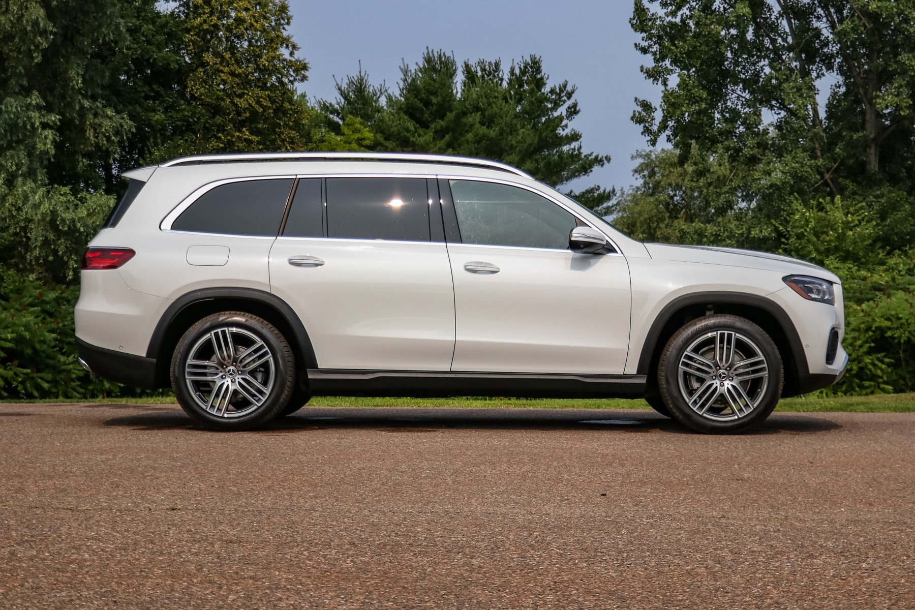 New 2025 Mercedes-Benz GLS 450 4MATIC image 2