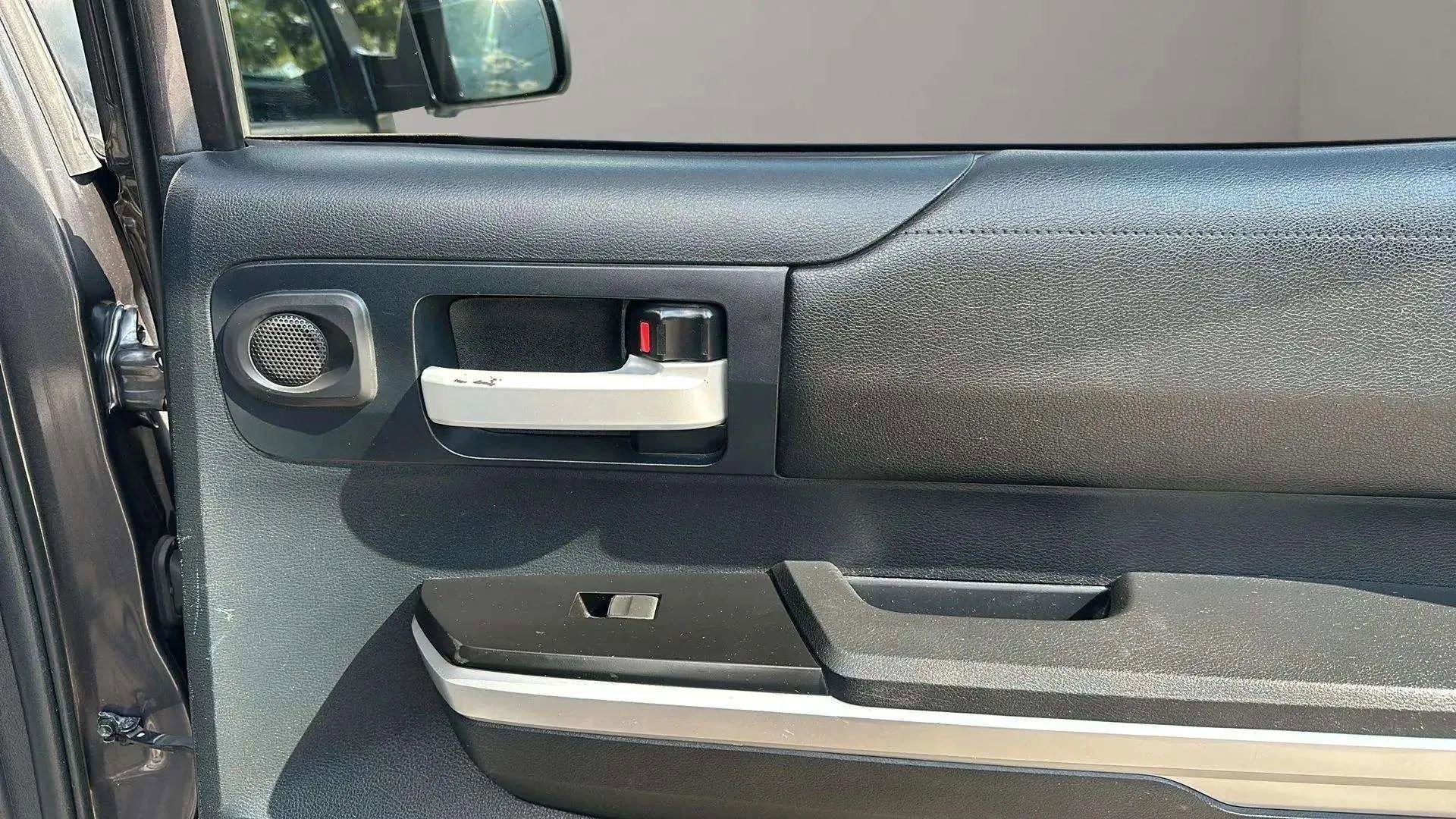 Used 2015 Toyota Tundra SR5 image 24