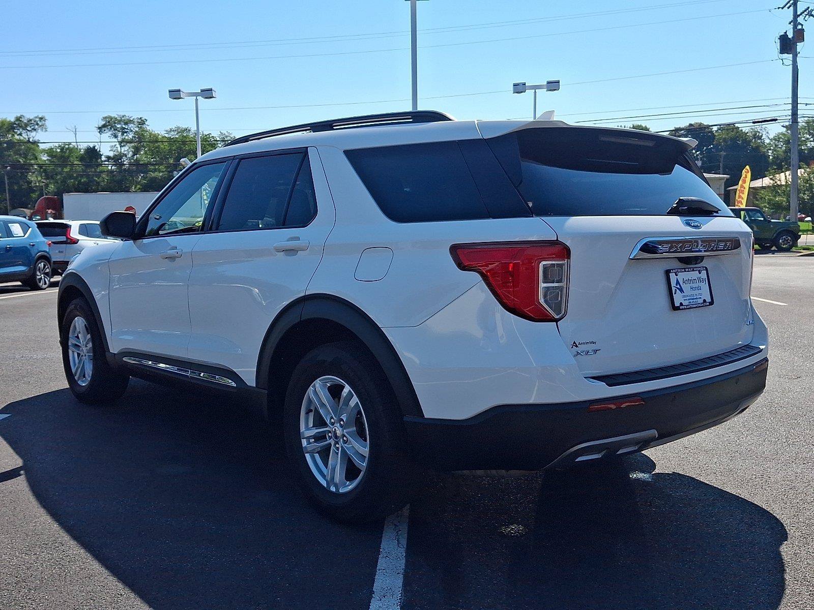 Used 2022 Ford Explorer XLT w/ Equipment Group 202A AWD/4WD image 4