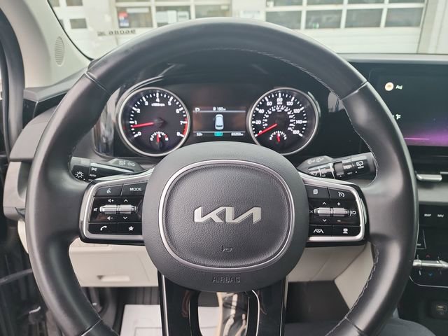 Used 2022 Kia Carnival EX FWD image 20