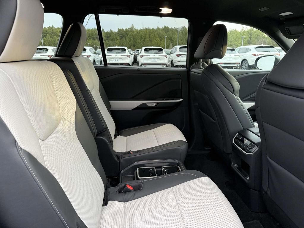 Used 2025 Lexus TX 500h AWD w/ Technology Package image 14