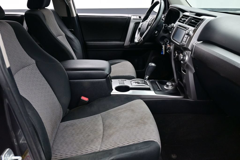 Used 2014 Toyota 4Runner SR5 AWD/4WD image 36