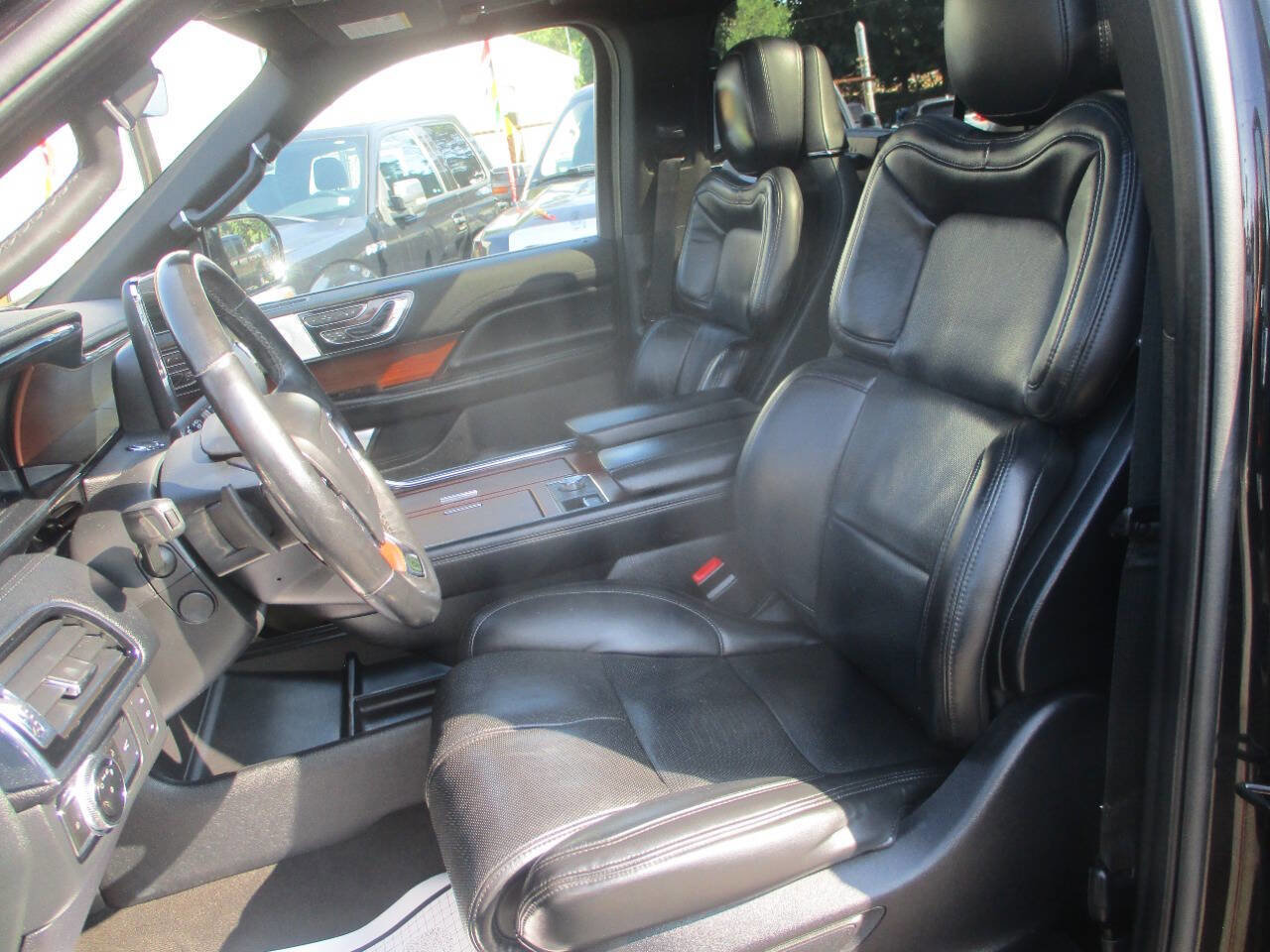 Used 2020 Lincoln Navigator L Reserve w/ Luxury Package image 5