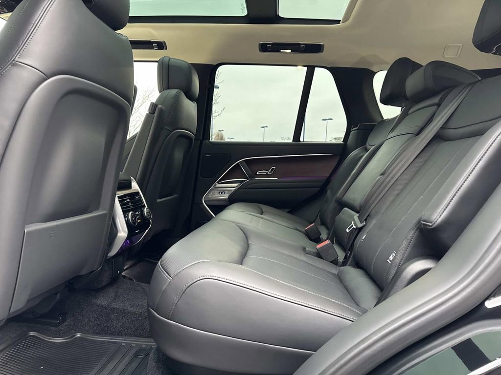 Certified 2024 Land Rover Range Rover SE AWD/4WD image 15