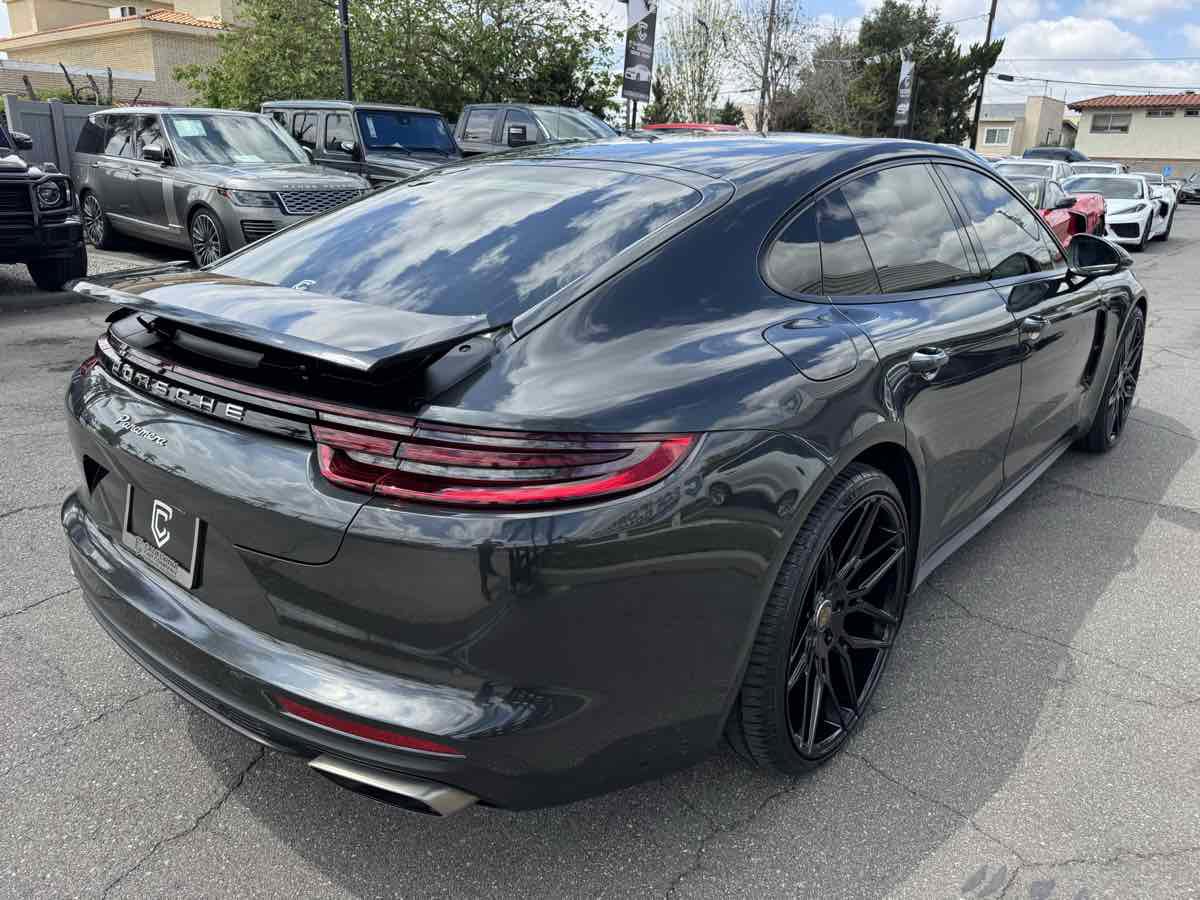 Used 2020 Porsche Panamera image 7