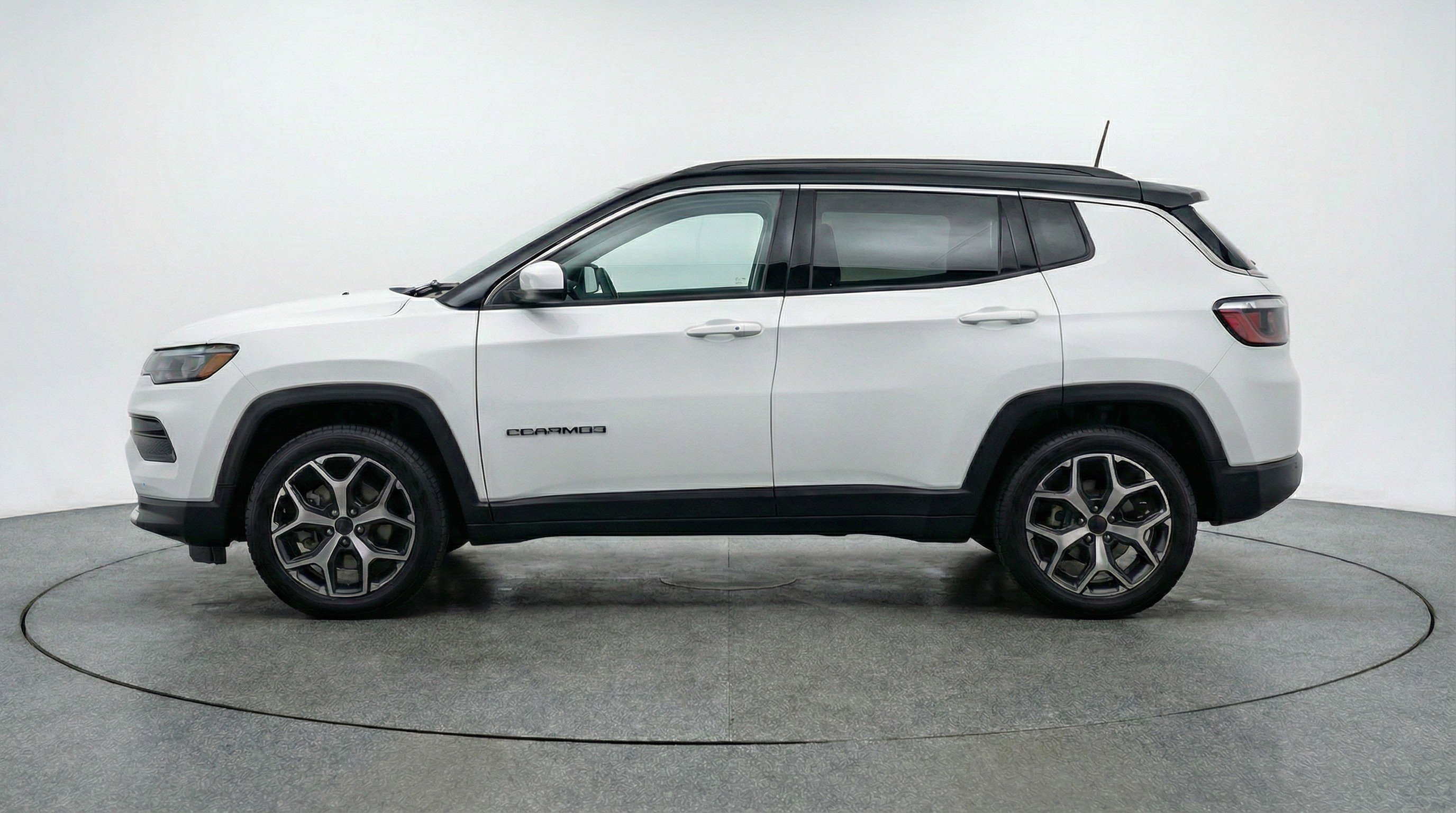Used 2025 Jeep Compass Limited AWD/4WD image 5