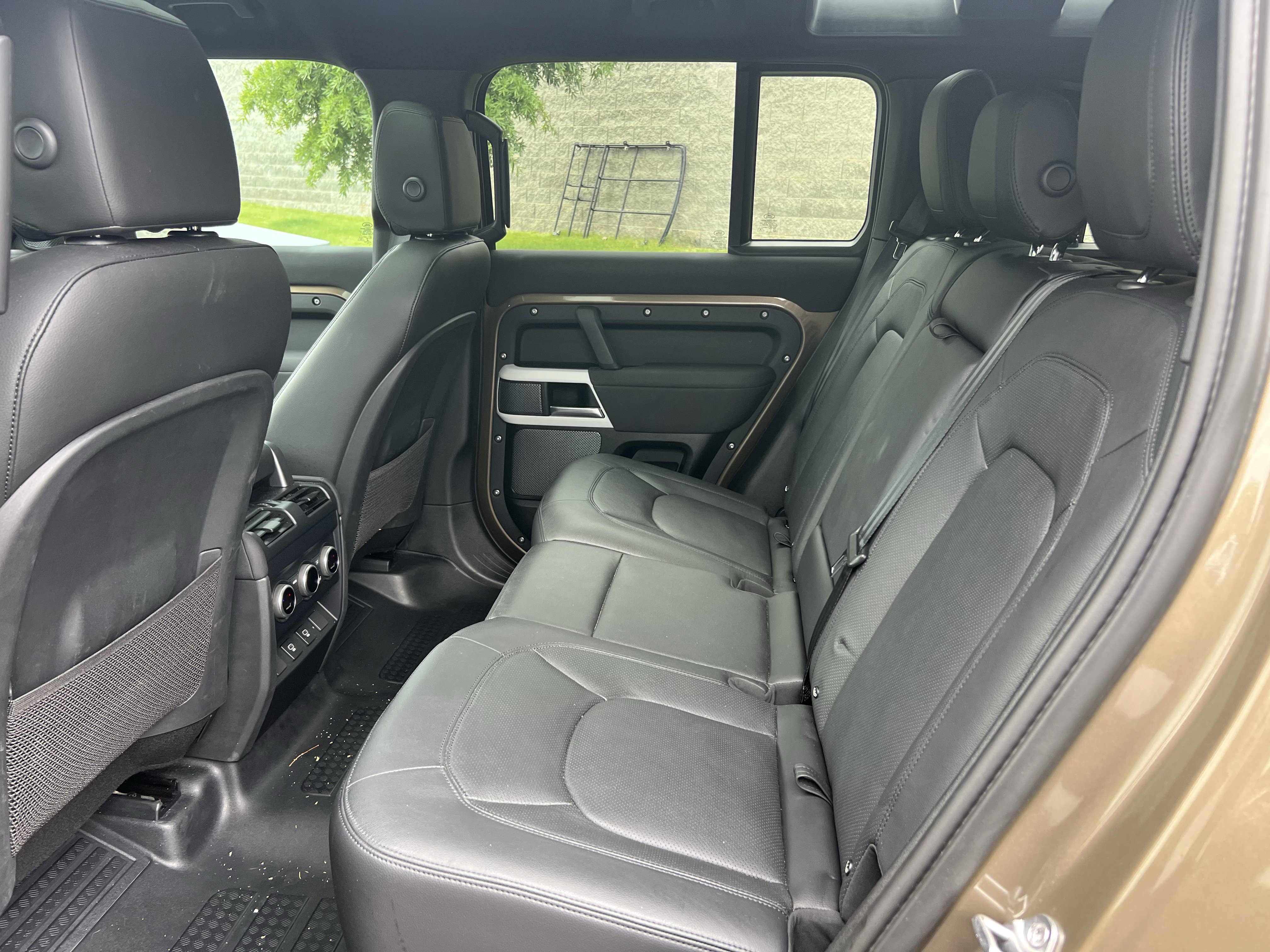 Used 2023 Land Rover Defender 110 SE AWD/4WD image 28