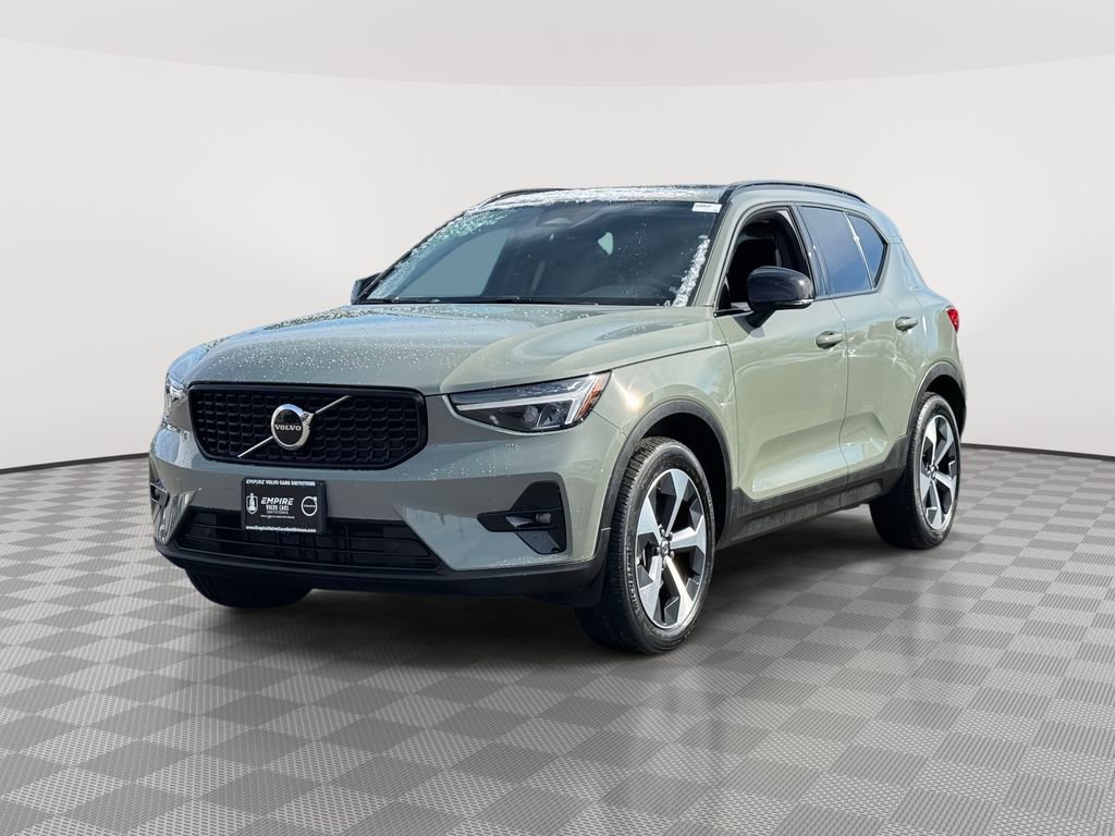 Certified 2023 Volvo XC40 B5 Plus w/ Climate Package image 2