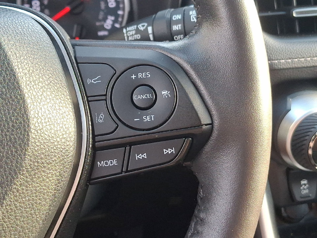 Certified 2022 Toyota RAV4 XLE Premium AWD/4WD image 23