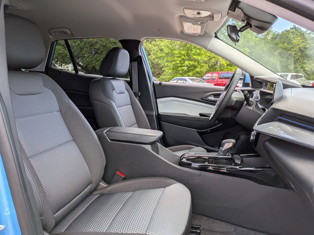 Used 2026 Chevrolet Trax LT w/ Driver Confidence Package FWD image 28