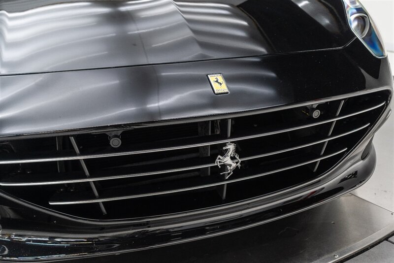 Used 2017 Ferrari California T RWD image 31