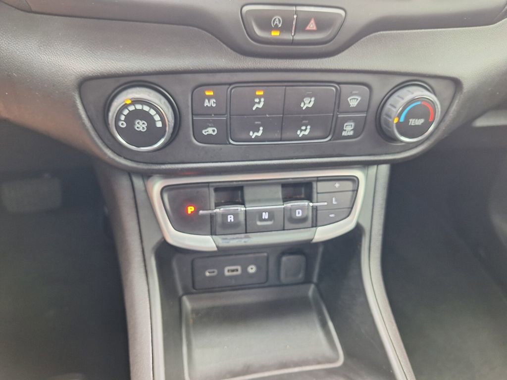 Used 2024 GMC Terrain SLE FWD image 17