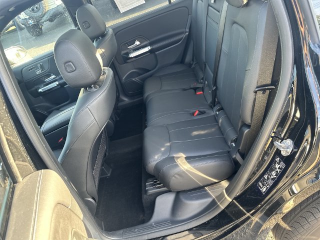 Used 2023 Mercedes-Benz GLB 250 4MATIC w/ Premium Package image 32