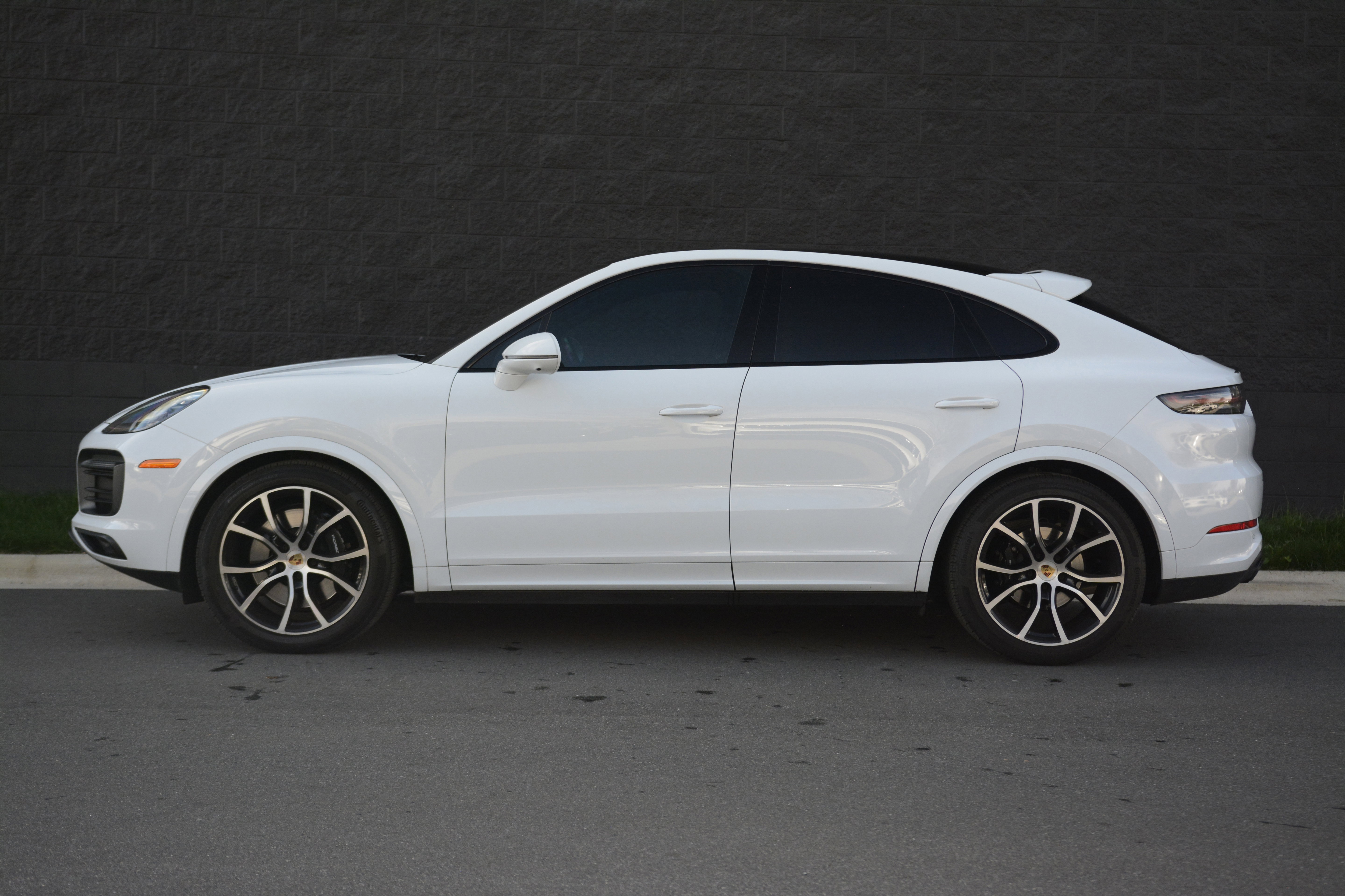 Certified 2023 Porsche Cayenne S Platinum image 2