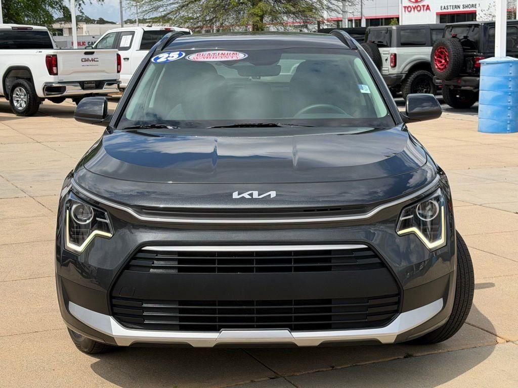 Used 2025 Kia Niro LX FWD image 2