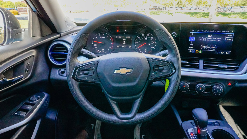 Used 2025 Chevrolet Trax LS FWD image 20