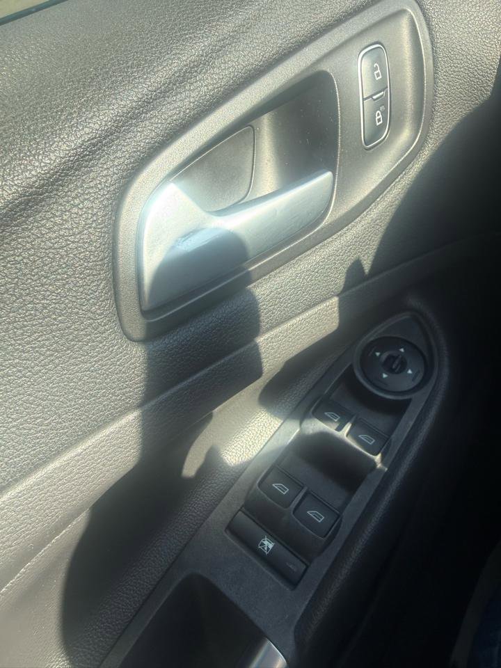 Used 2017 Ford Escape SE w/ SE Sport Appearance Package image 26