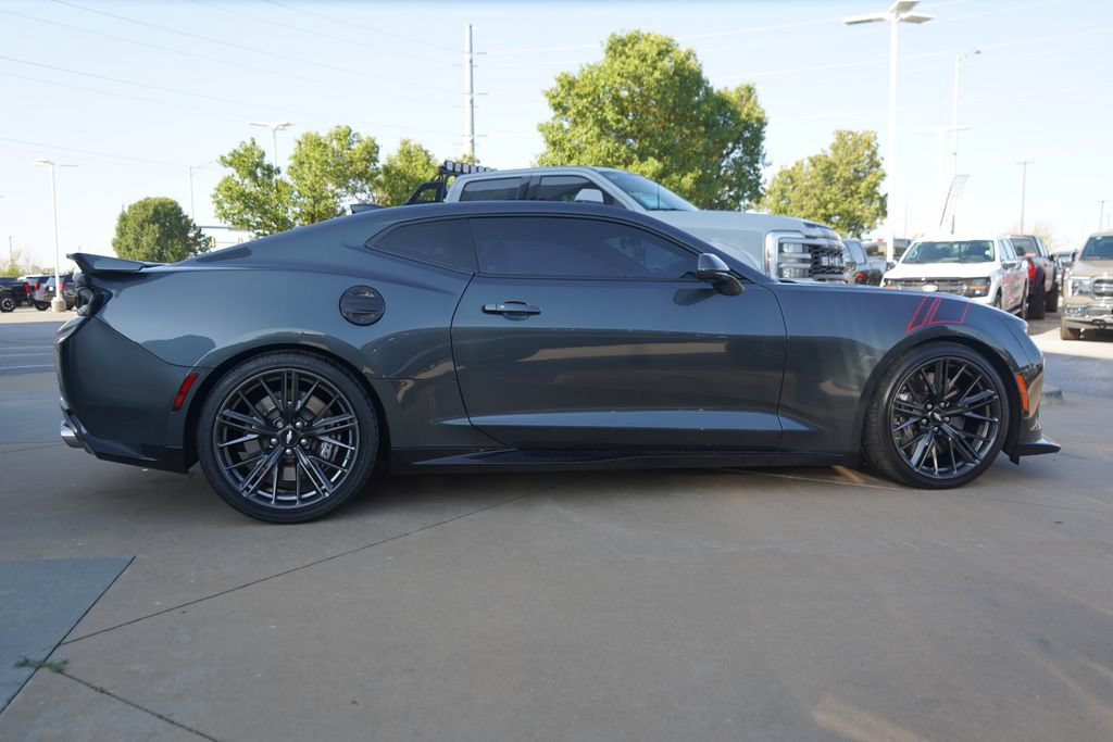Used 2018 Chevrolet Camaro ZL1 RWD image 10