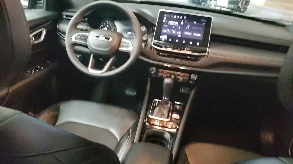 Used 2024 Jeep Compass Latitude w/ Altitude Special Edition image 12