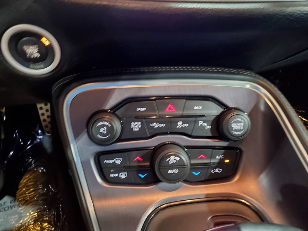 Used 2015 Dodge Challenger R/T Plus RWD image 28