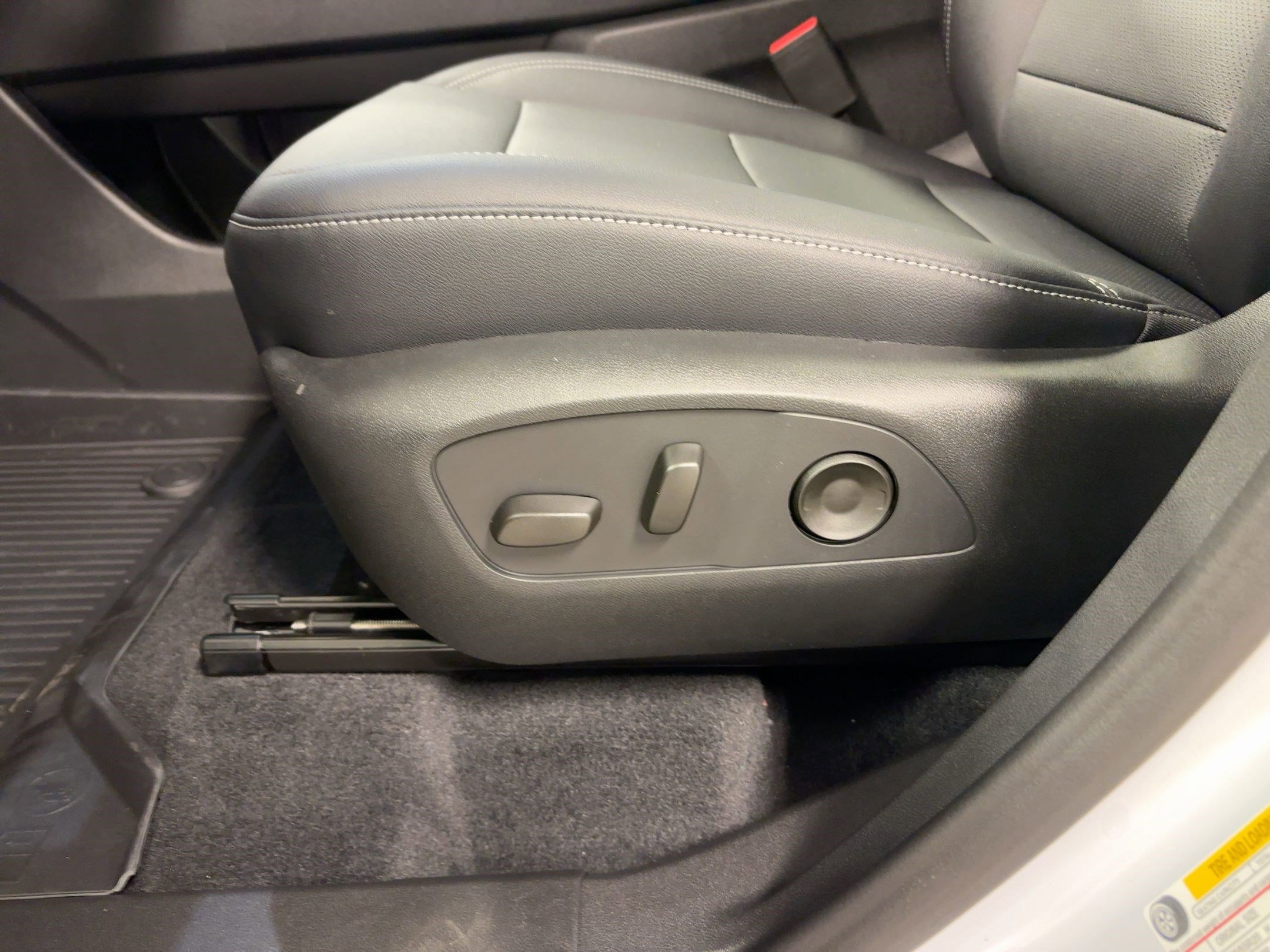 New 2026 Chevrolet Traverse LT w/ Sun and Wheel Package image 11