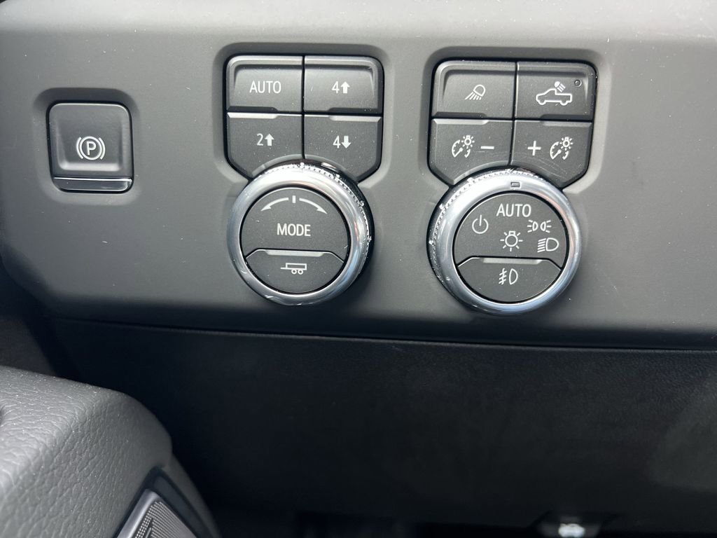 New 2026 GMC Sierra 3500 Denali w/ Denali Reserve Package image 18