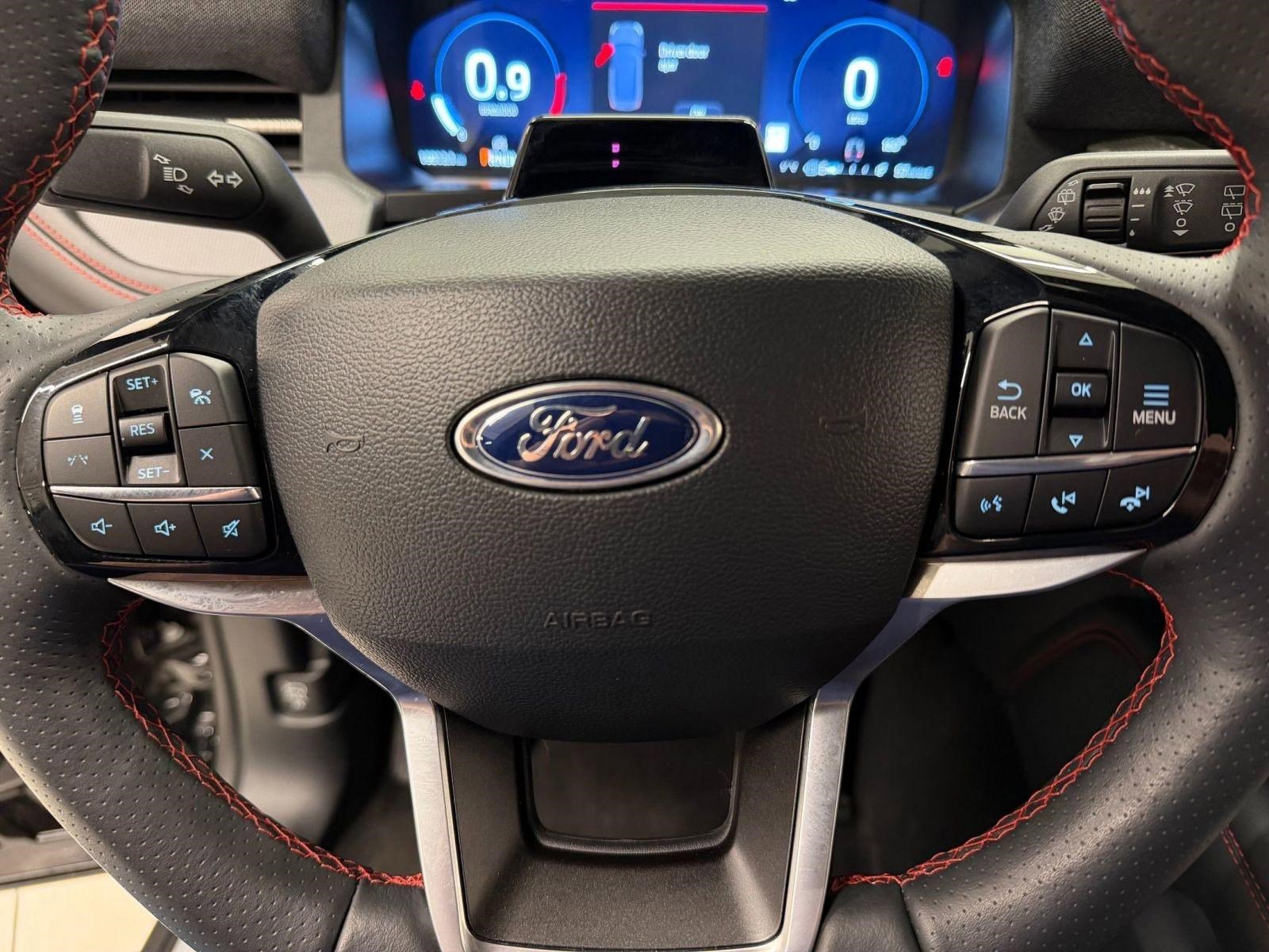 Used 2025 Ford Explorer ST-Line w/ ST-Line Street Pack image 12