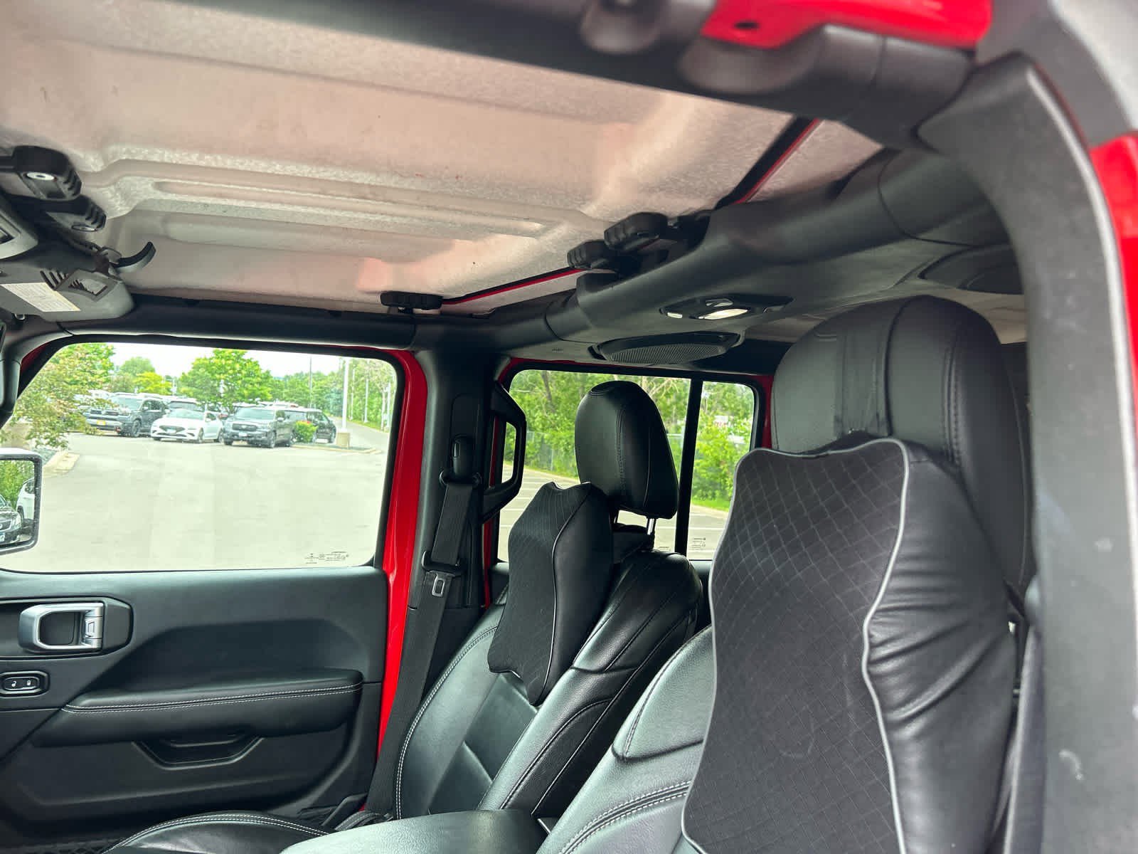 Used 2018 Jeep Wrangler Unlimited Sahara image 8