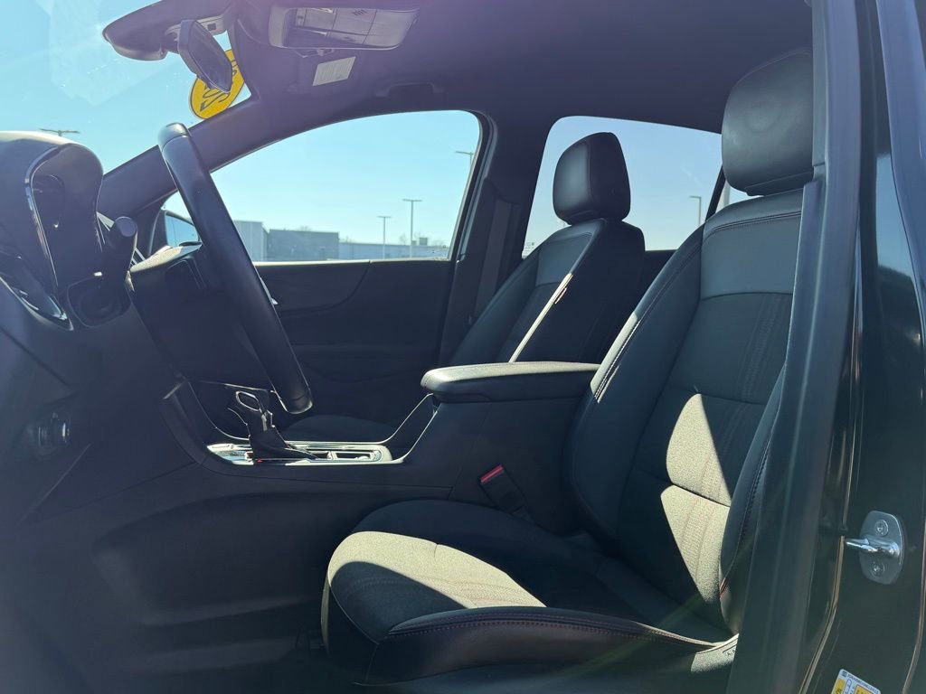 Used 2022 Chevrolet Equinox RS w/ LPO, Floor Liner Package image 12