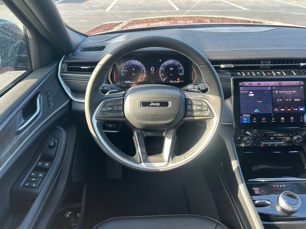 New 2025 Jeep Grand Cherokee Limited image 3