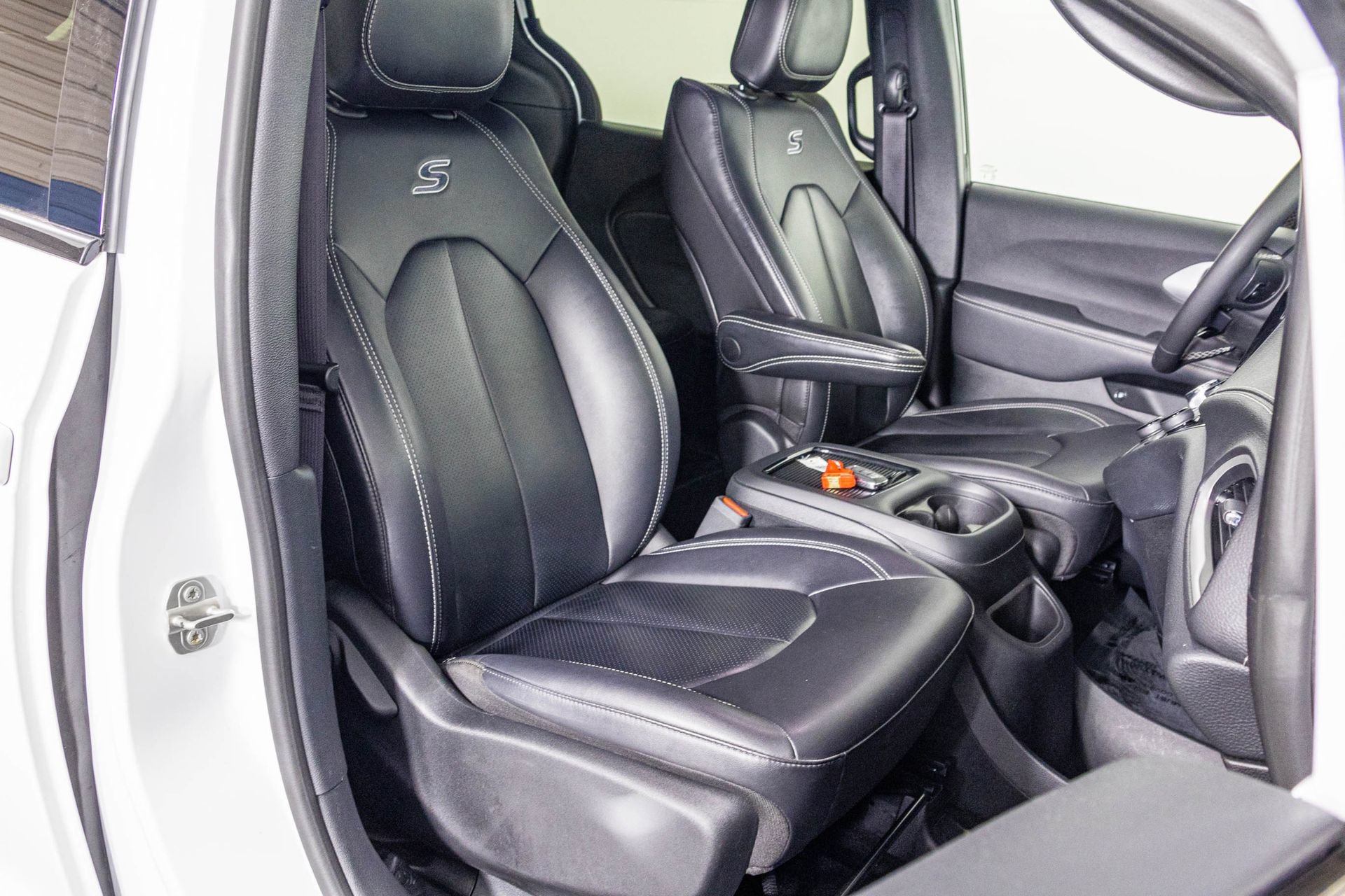 Used 2024 Chrysler Pacifica Limited FWD image 45