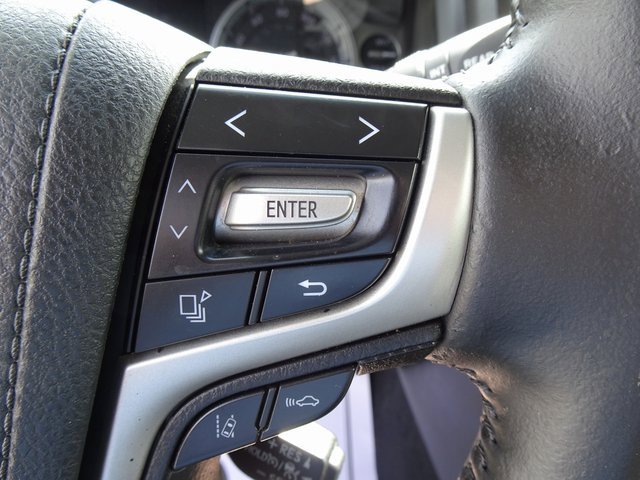 Used 2017 Toyota Land Cruiser image 30