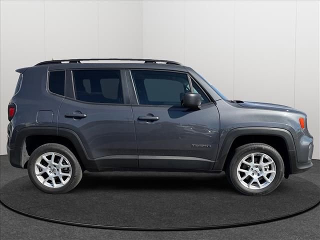 Used 2023 Jeep Renegade Latitude w/ Premium Group AWD/4WD image 5