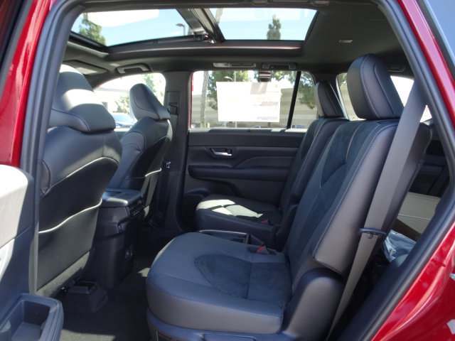 New 2026 Toyota Grand Highlander Platinum image 13