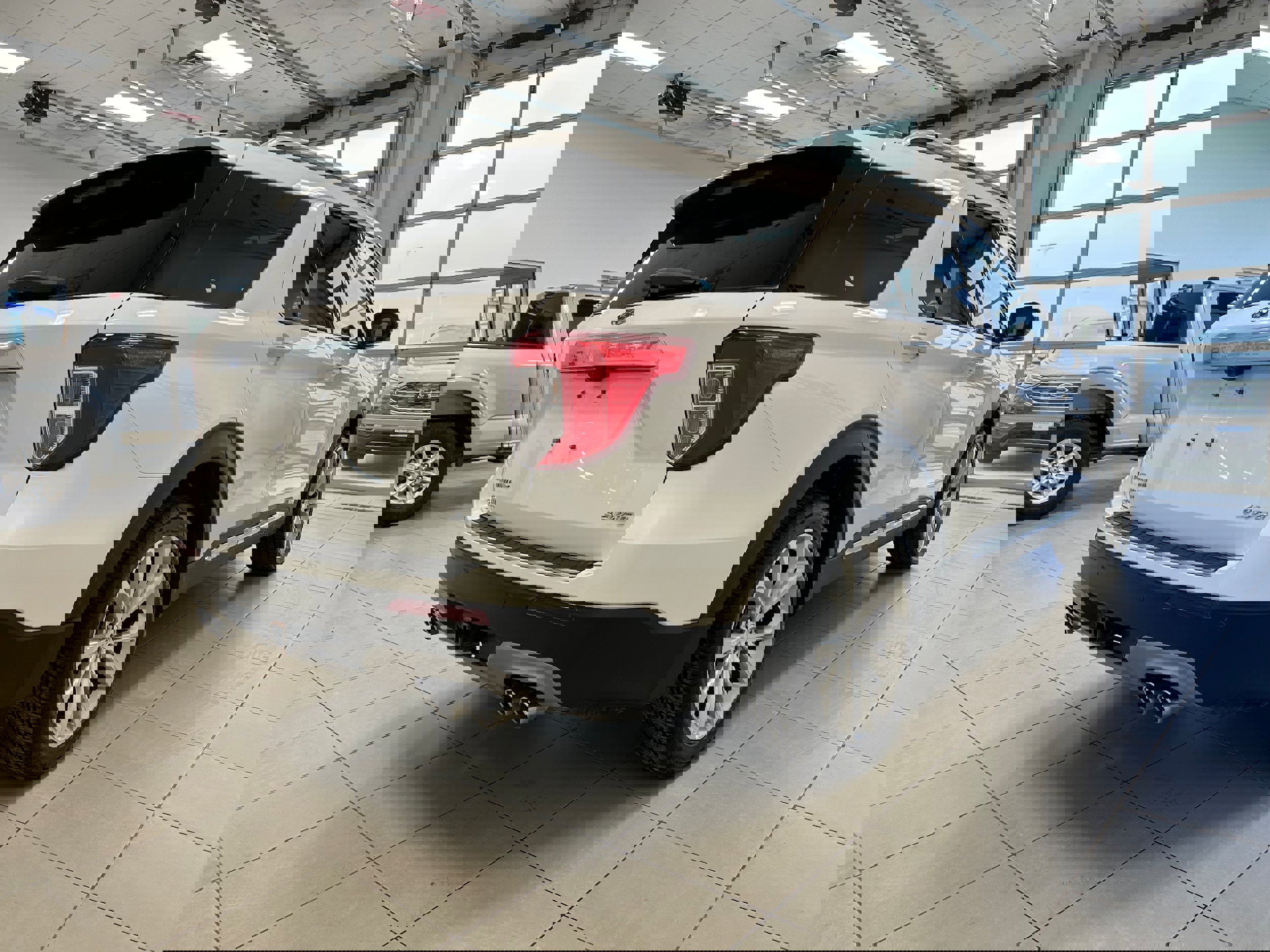 Used 2022 Ford Explorer Platinum w/ Equipment Group 601A image 5