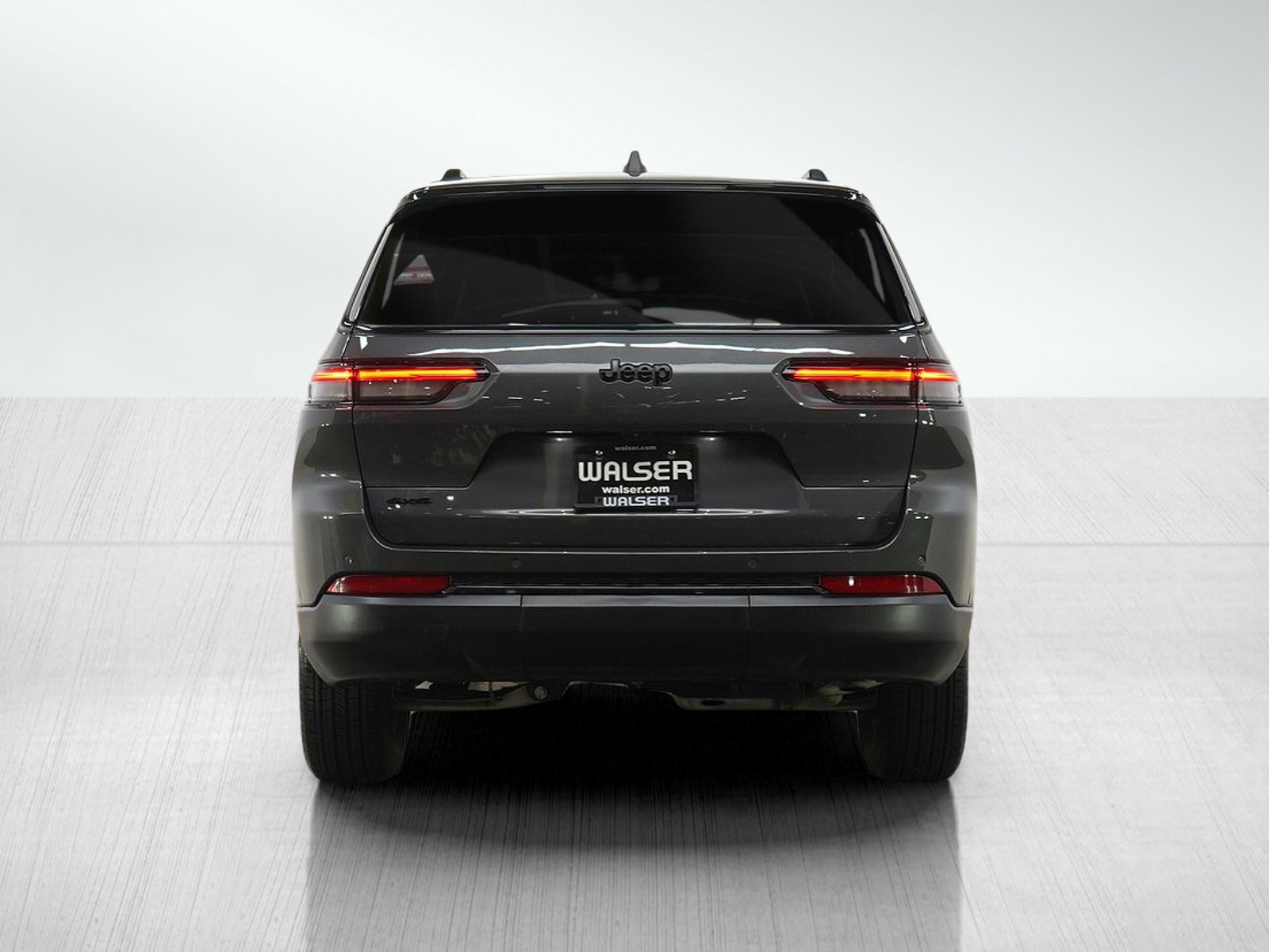 Used 2025 Jeep Grand Cherokee L Laredo AWD/4WD image 4