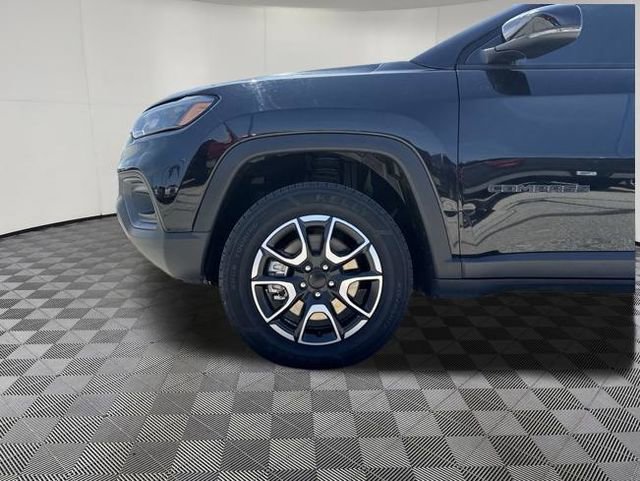 Used 2024 Jeep Compass Trailhawk AWD/4WD image 37