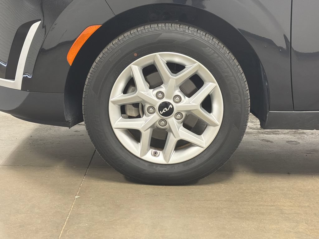 Used 2025 Kia Soul LX w/ LX Technology Package FWD image 11