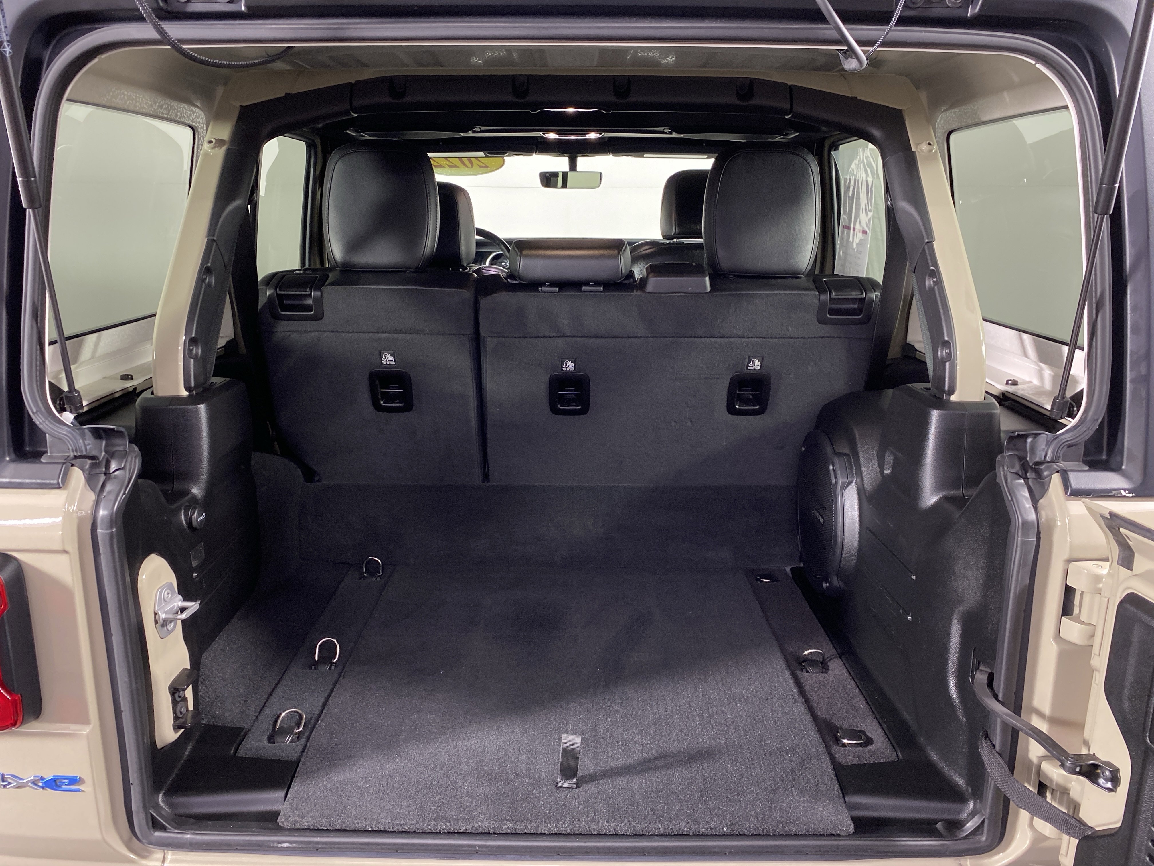 Used 2022 Jeep Wrangler Unlimited Sahara w/ Cold Weather Group image 35