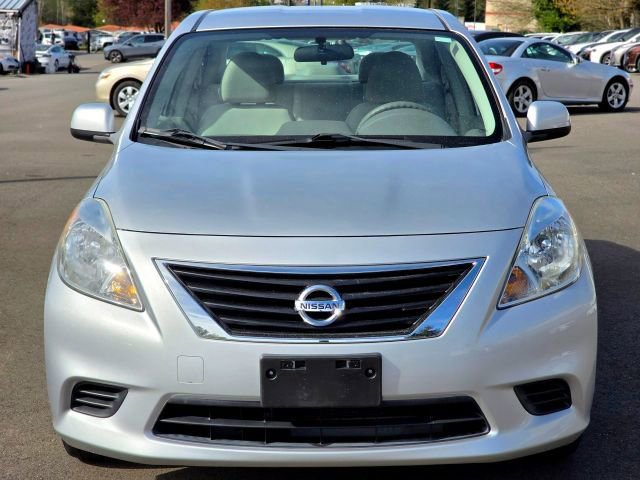 Used 2012 Nissan Versa SV image 2