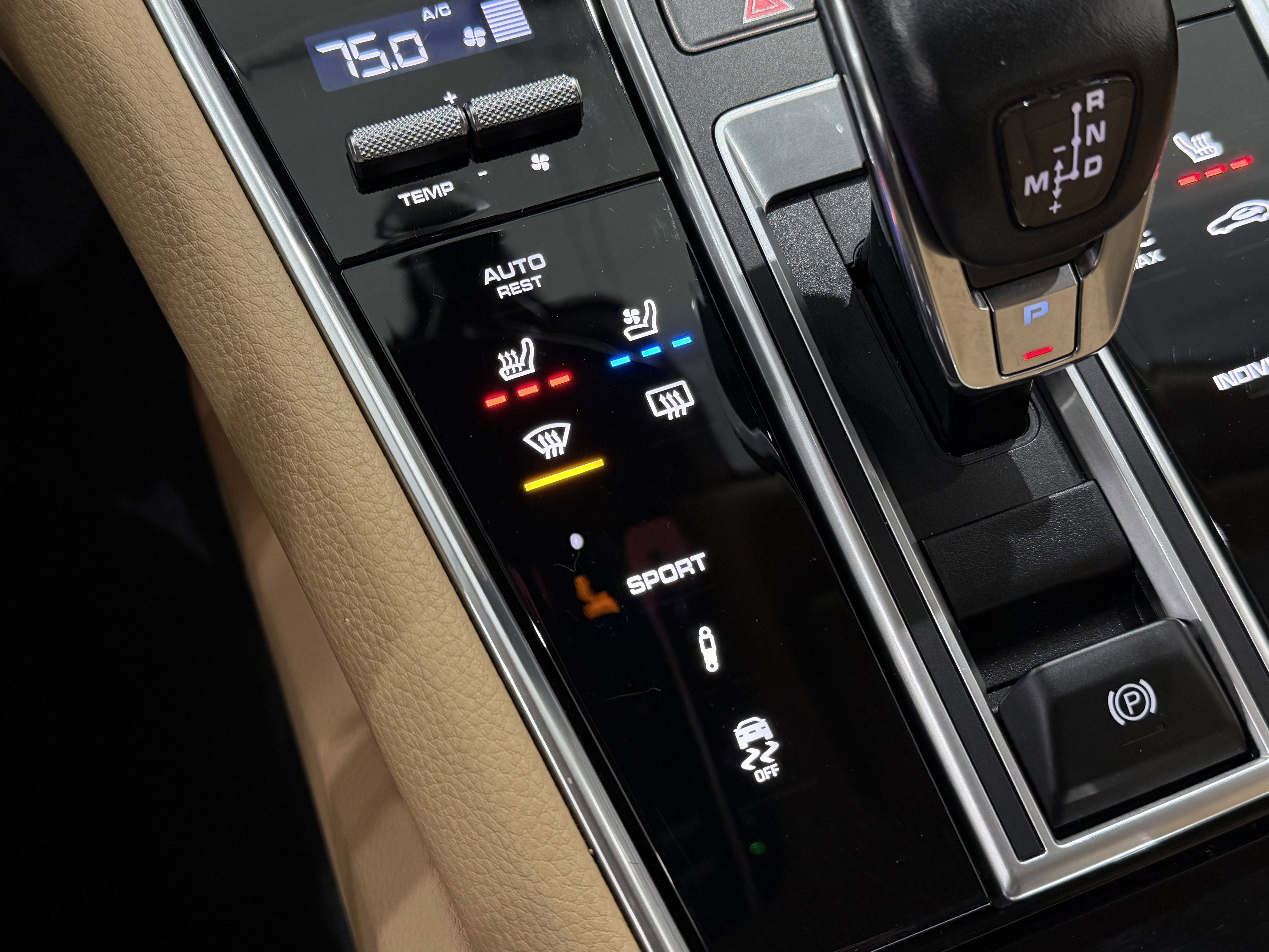 Certified 2023 Porsche Panamera 4 Platinum Edition image 39