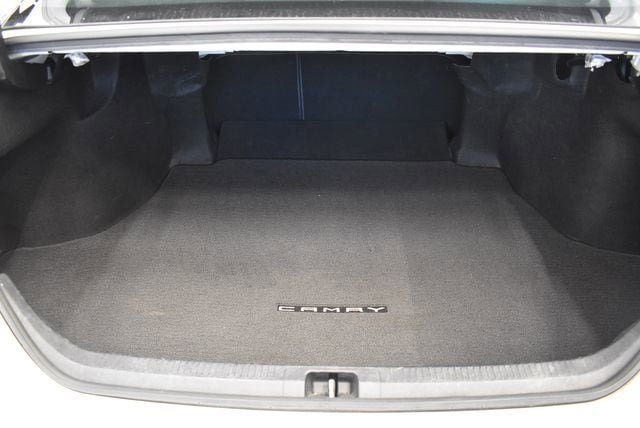 Used 2020 Toyota Camry SE w/ Carpet Mat Package FWD image 15