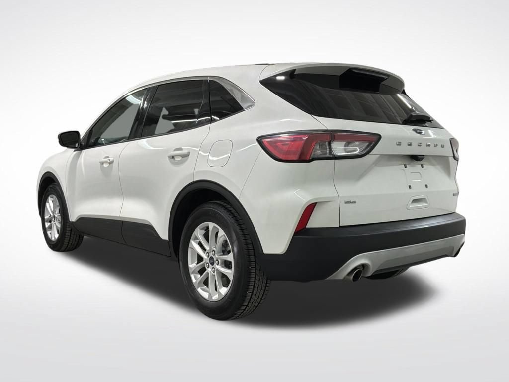 Used 2020 Ford Escape SE FWD image 2