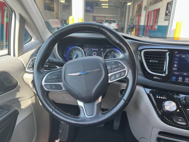 Used 2020 Chrysler Pacifica Touring-L Plus w/ Advanced Safetytec Group FWD image 15