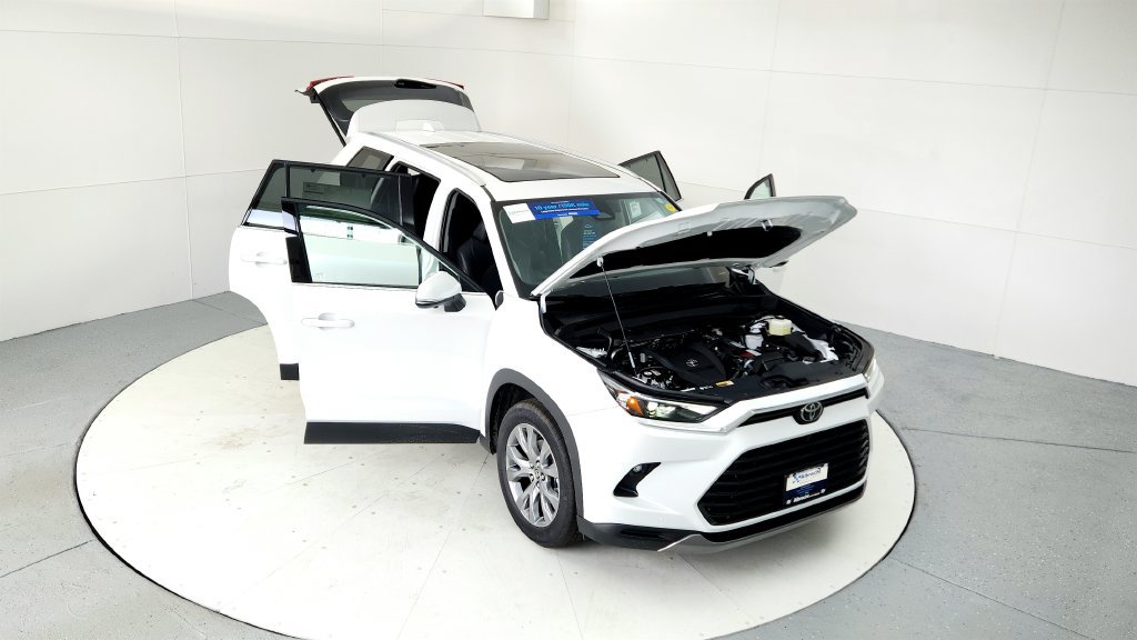Certified 2025 Toyota Grand Highlander FWD image 17