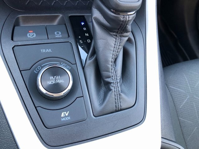 Used 2025 Toyota RAV4 XLE image 9