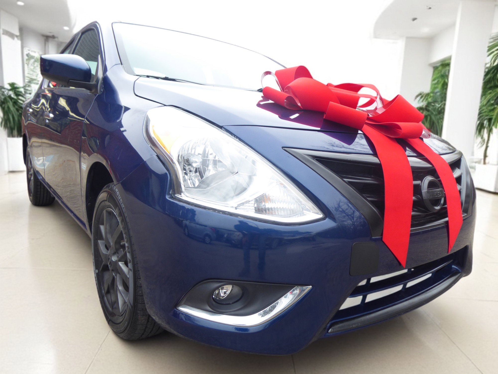 Used 2018 Nissan Versa SV w/ SV Special Edition Package image 3